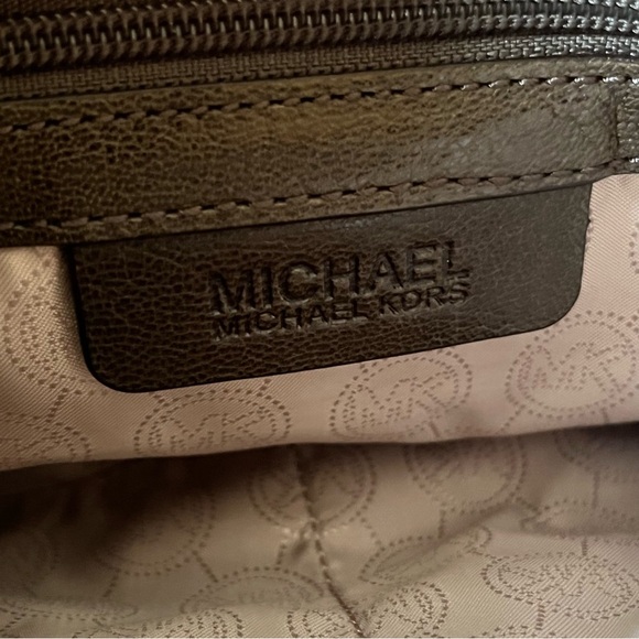 Michael Kors NWOT Leather Crossbody Bag Olive Green Gold Chain - Picture 4 of 13